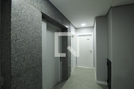 Corredor de apartamento à venda com 1 quarto, 56m² em Jardim São Pedro, Porto Alegre