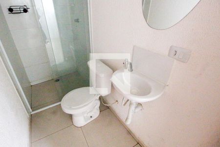 Banheiro de kitnet/studio para alugar com 1 quarto, 25m² em Parque Pinheiros, Taboão da Serra