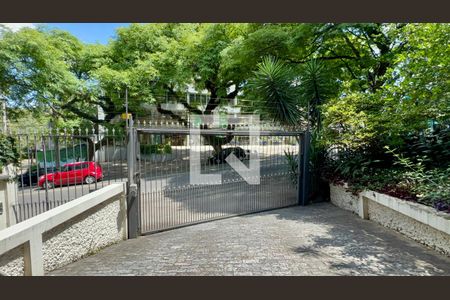 Garagem de casa à venda com 3 quartos, 420m² em Alto de Pinheiros, São Paulo