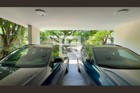 Garagem de casa à venda com 3 quartos, 420m² em Alto de Pinheiros, São Paulo