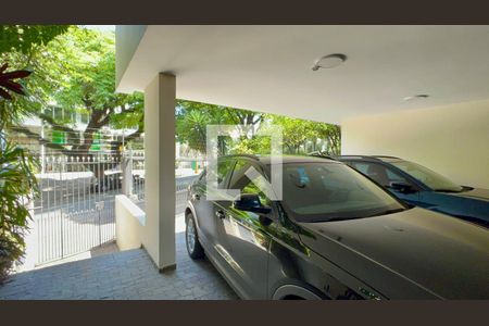 Garagem de casa à venda com 3 quartos, 420m² em Alto de Pinheiros, São Paulo