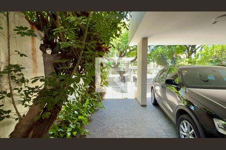 Garagem de casa à venda com 3 quartos, 420m² em Alto de Pinheiros, São Paulo