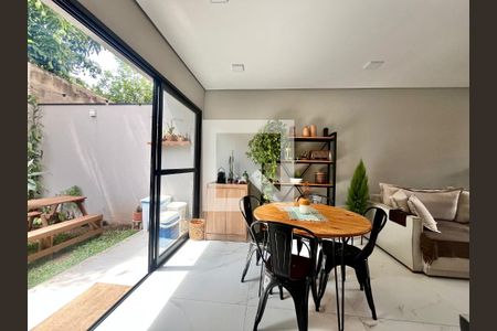 Sala de casa de condomínio à venda com 2 quartos, 85m² em Parque Taquaral, Campinas