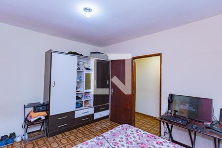 Quarto 2 de casa para alugar com 2 quartos, 110m² em Vila Serralheiro, São Paulo
