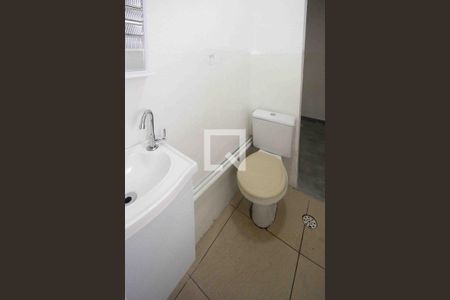 Banheiro de casa para alugar com 1 quarto, 48m² em Vila Ivg, São Paulo