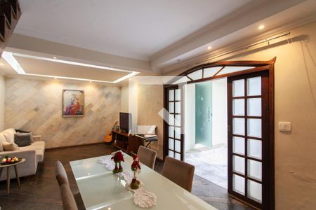 Sala 1 de casa à venda com 2 quartos, 220m² em Novo Glória, Belo Horizonte