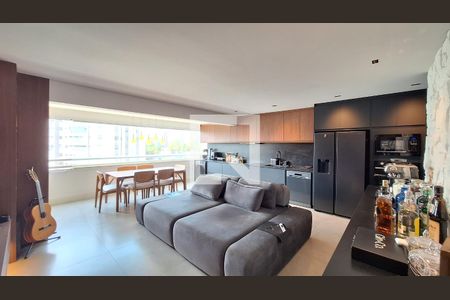 Sala/Cozinha de apartamento à venda com 1 quarto, 70m² em Parque Industrial Tomas Edson, São Paulo