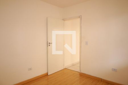 Quarto 2 de casa para alugar com 2 quartos, 60m² em Vila Carmosina, São Paulo