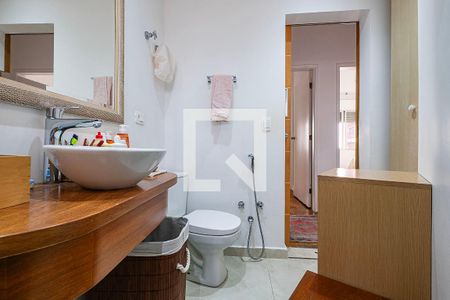 Banheiro Social 1 de apartamento à venda com 3 quartos, 250m² em Cerqueira César, São Paulo