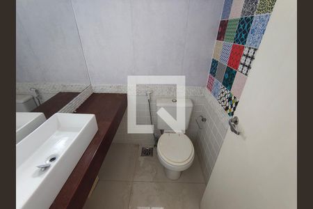 Lavabo de apartamento para alugar com 4 quartos, 146m² em Barra Olímpica, Rio de Janeiro
