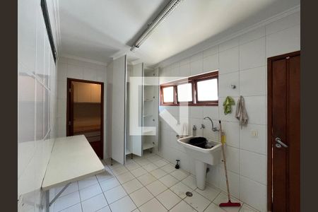 Área de serviço de casa de condomínio para alugar com 5 quartos, 915m² em Jardim Sao Paulo Ii, Cotia