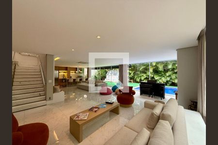 Sala  de casa de condomínio à venda com 3 quartos, 600m² em Granja Julieta, São Paulo