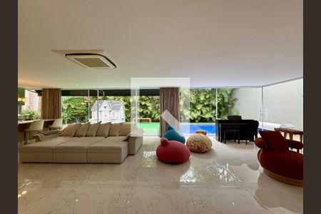 Sala  de casa de condomínio à venda com 3 quartos, 600m² em Granja Julieta, São Paulo