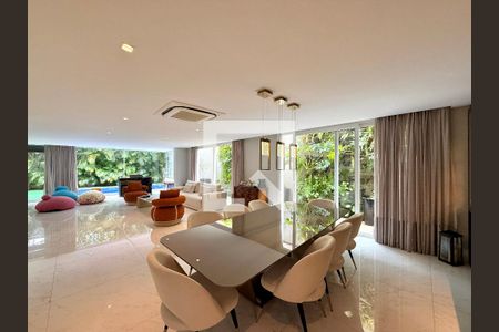 Sala  de casa de condomínio à venda com 3 quartos, 600m² em Granja Julieta, São Paulo