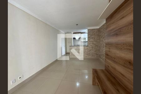Sala de apartamento à venda com 3 quartos, 80m² em Jardim Tupanci, Barueri