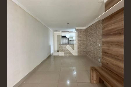Sala de apartamento à venda com 3 quartos, 80m² em Jardim Tupanci, Barueri