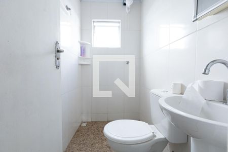 Banheiro Social de kitnet/studio para alugar com 1 quarto, 30m² em Uberaba, Curitiba