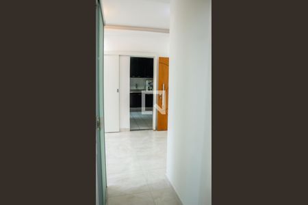Corredor de apartamento para alugar com 2 quartos, 48m² em Irajá, Rio de Janeiro