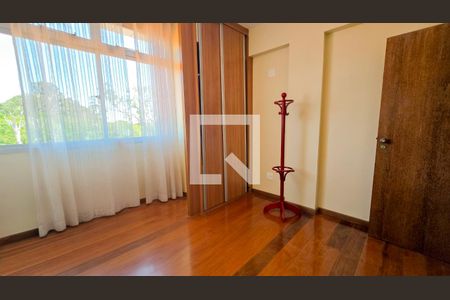 Apartamento para alugar com 3 quartos, 180m² em Sagrada Família, Belo Horizonte