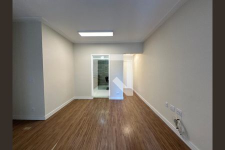 Sala de apartamento para alugar com 3 quartos, 90m² em Jardim Tupanci, Barueri