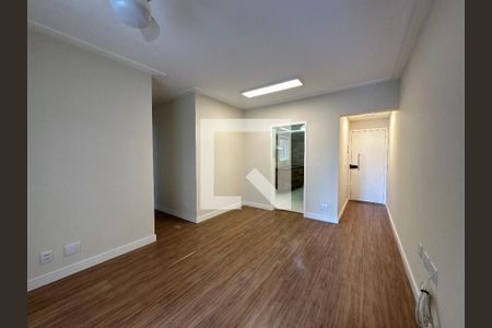 Sala de apartamento para alugar com 3 quartos, 90m² em Jardim Tupanci, Barueri