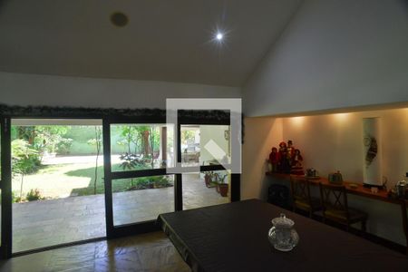 Sala de casa de condomínio à venda com 5 quartos, 450m² em Itanhangá, Rio de Janeiro