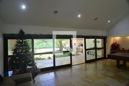 Sala de casa de condomínio à venda com 5 quartos, 450m² em Itanhangá, Rio de Janeiro