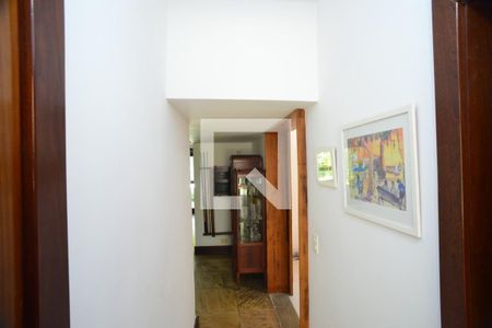 Corredor de casa de condomínio à venda com 5 quartos, 450m² em Itanhangá, Rio de Janeiro