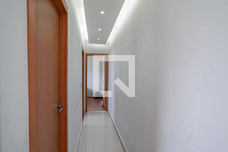 Corredor de apartamento à venda com 2 quartos, 48m² em Planalto, Belo Horizonte