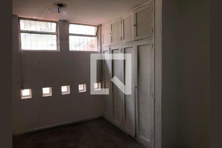 Casa à venda com 4 quartos, 240m² em Bosque da Saúde, São Paulo