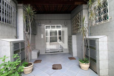 Fachada e portaria de apartamento à venda com 2 quartos, 96m² em Olaria, Rio de Janeiro