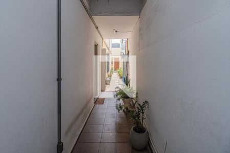 corredor lateral e hall de entrada_1 de casa à venda com 4 quartos, 160m² em Jardim Santa Cruz (sacoma), São Paulo