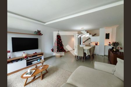 Sala de casa de condomínio para alugar com 4 quartos, 320m² em Vargem Grande, Rio de Janeiro