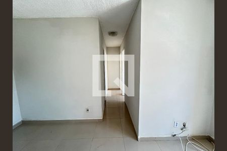 Corredor de apartamento para alugar com 3 quartos, 50m² em Pavuna, Nilópolis