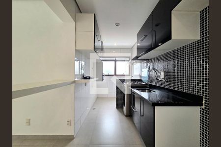 Cozinha de apartamento para alugar com 1 quarto, 47m² em Itaim Bibi, São Paulo
