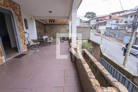 varanda de casa à venda com 5 quartos, 376m² em São João Batista, Belo Horizonte