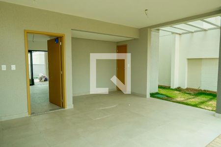 Garagem de casa de condomínio para alugar com 3 quartos, 166m² em Conjunto Residencial Storil, Aparecida de Goiânia