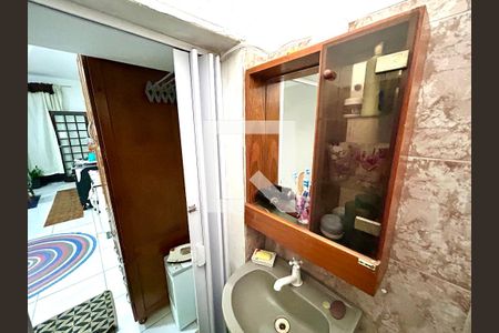 Banheiro  de casa à venda com 1 quarto, 150m² em Vila Maricy, Guarulhos