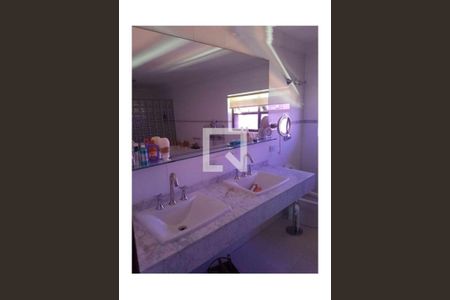 Casa à venda com 5 quartos, 600m² em Vila Antonieta, São Paulo