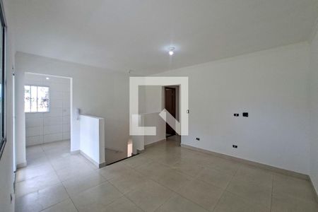 Sala de casa de condomínio para alugar com 2 quartos, 56m² em Nova Mirim, Praia Grande