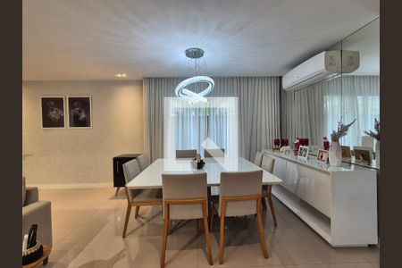 Sala  de casa de condomínio à venda com 4 quartos, 400m² em Recreio dos Bandeirantes, Rio de Janeiro