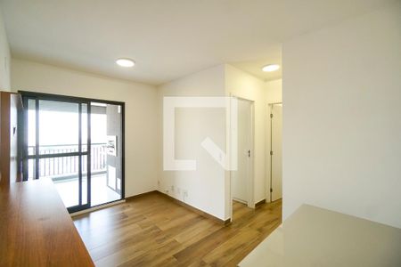 Sala e cozinha de apartamento para alugar com 2 quartos, 62m² em Vila Esperança, São Paulo