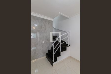 Escada de casa à venda com 3 quartos, 101m² em Vila Feliz, São Paulo