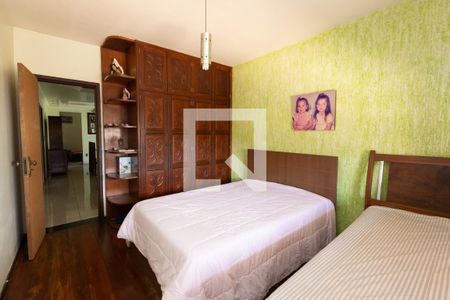 Casa à venda com 3 quartos, 360m² em Flamengo, Contagem