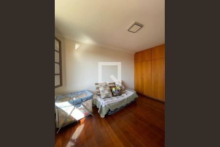 Casa à venda com 4 quartos, 323m² em Santa Rosa, Belo Horizonte