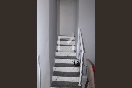 escada de casa para alugar com 2 quartos, 86m² em Comendador Soares, Nova Iguaçu