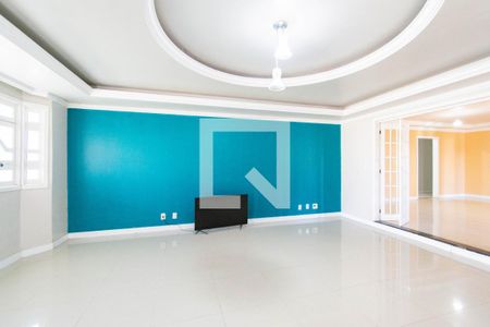 Casa à venda com 4 quartos, 300m² em Mathias Velho, Canoas