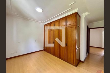 Casa à venda com 5 quartos, 300m² em Vila Albertina, São Paulo