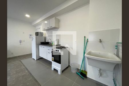Sala/Cozinha de apartamento para alugar com 1 quarto, 37m² em Vila Sonia, São Paulo