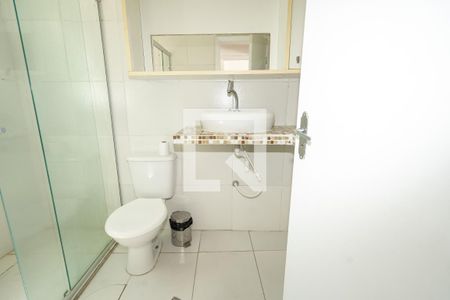 Banheiro de apartamento à venda com 1 quarto, 68m² em São Geraldo, Porto Alegre